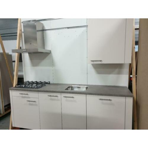 INNOVARE KEUKENS: Keller Keuken SPLINTERNIEUW ca. 225 cm !