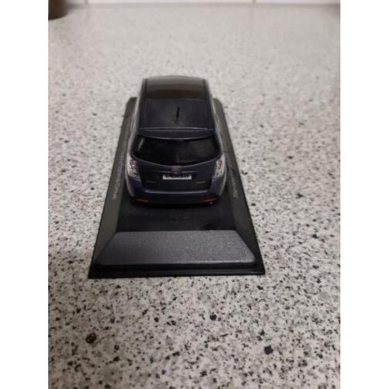 Toyota corolla verso modelauto
