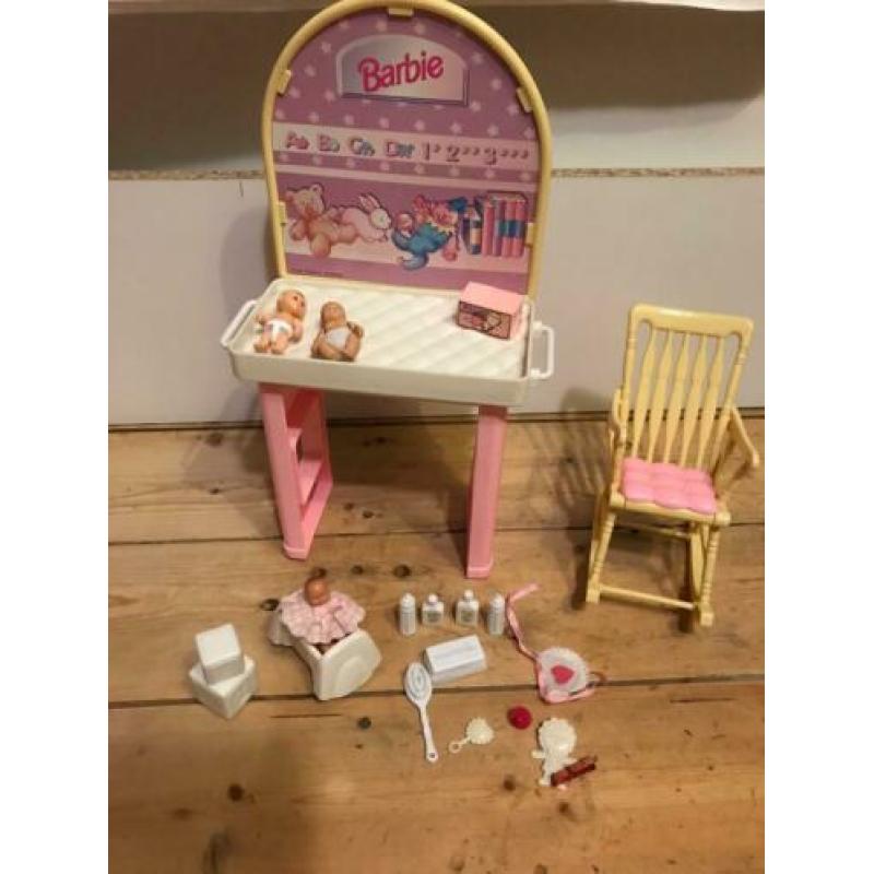 Barbie Verzorgingstafel incl baby's