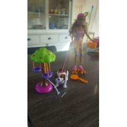 Barbie pop met hond