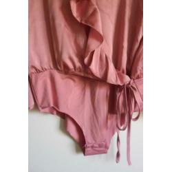 Zo goed als nieuwe overslag blouse met broekje