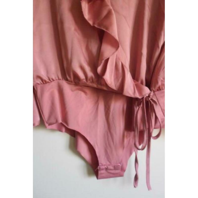 Zo goed als nieuwe overslag blouse met broekje