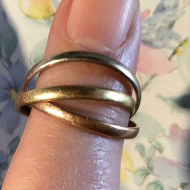 Gouden ring , 3 kleuren goud, maat 19/20