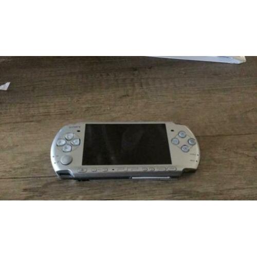 PSP met 14 spelletjes + hoesje