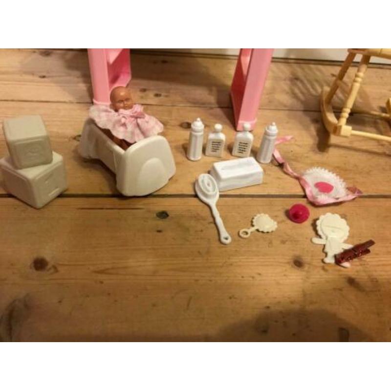 Barbie Verzorgingstafel incl baby's