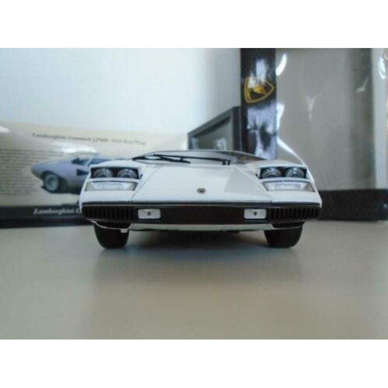 Lamborghini Countach met dakvleugel 1:18 Kyosho