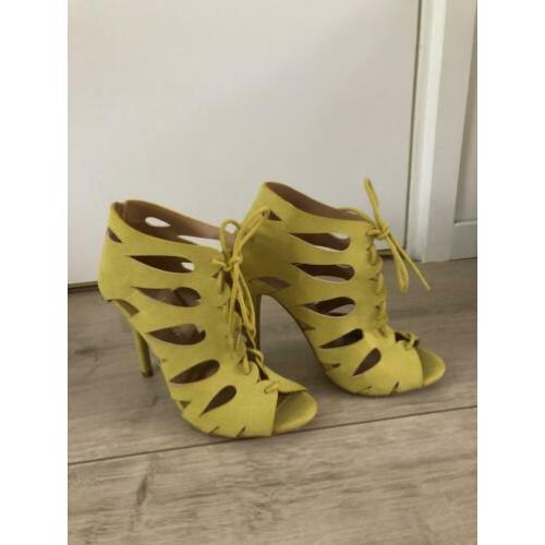 Gele cut out pumps PRIMARK - maat 38