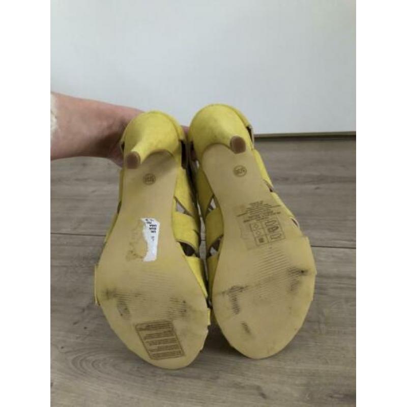 Gele cut out pumps PRIMARK - maat 38