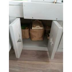 Speelkeuken van steigerhout met veel accessoires