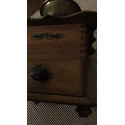 Antieke koffiemolen. Pst 20 euro