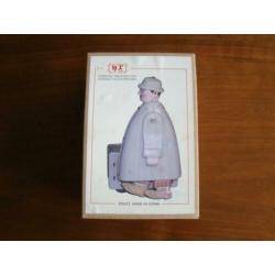 Opwindbaar lopend mannetje met koffer china ms472