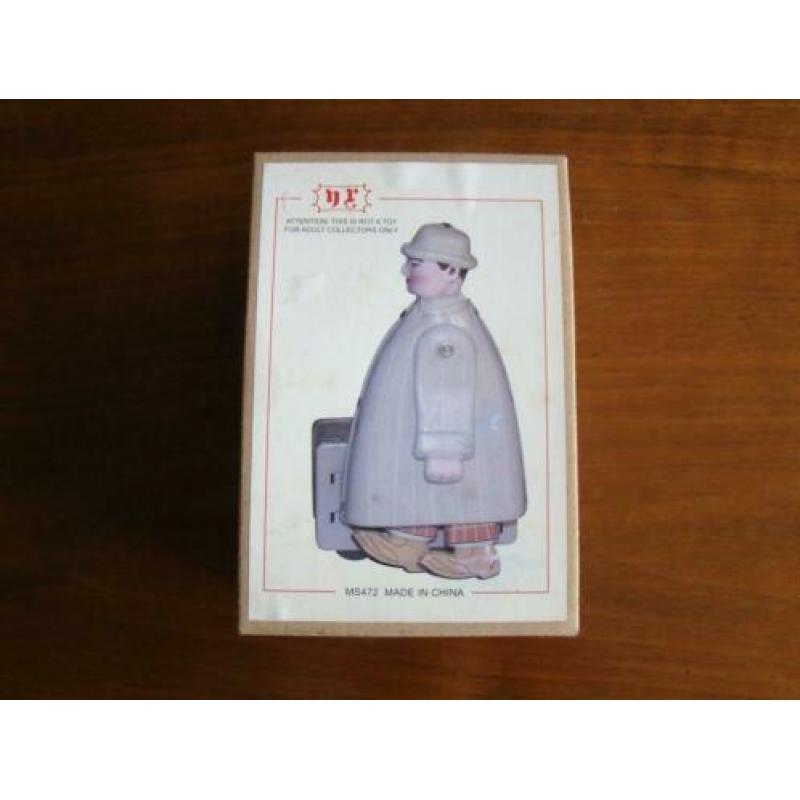 Opwindbaar lopend mannetje met koffer china ms472