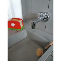 Speelkeuken van steigerhout met veel accessoires