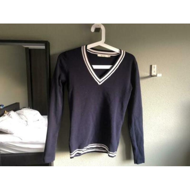 Nikkie trui v nek wit blauw