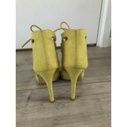 Gele cut out pumps PRIMARK - maat 38