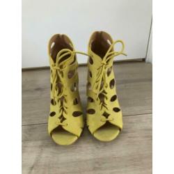 Gele cut out pumps PRIMARK - maat 38