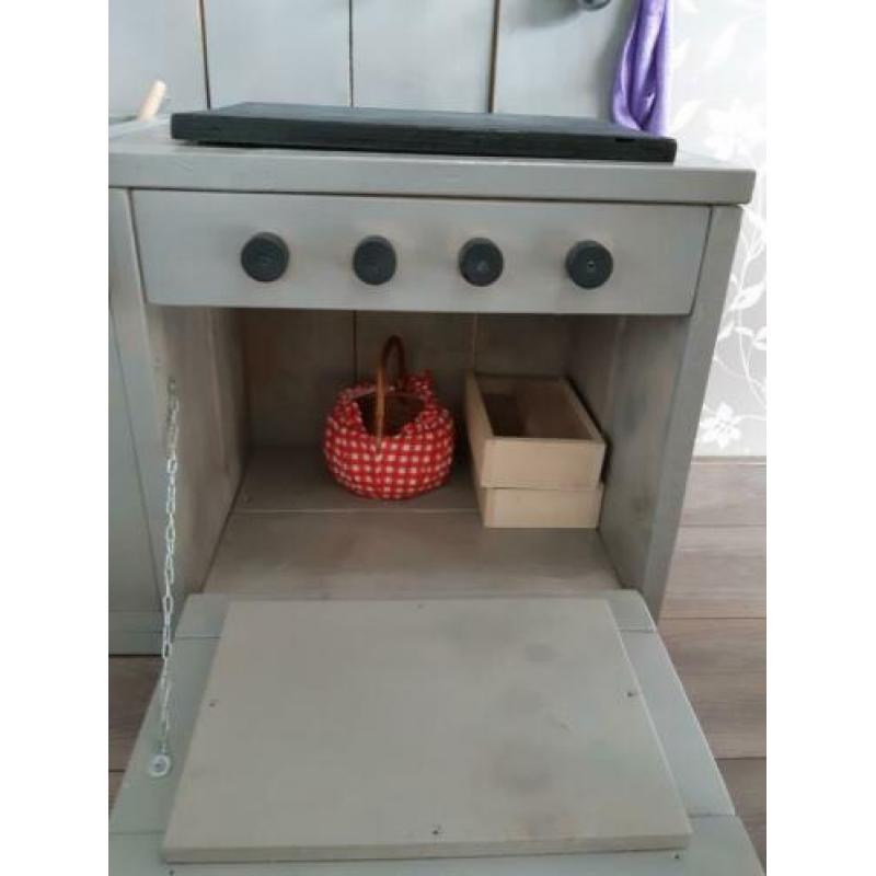 Speelkeuken van steigerhout met veel accessoires
