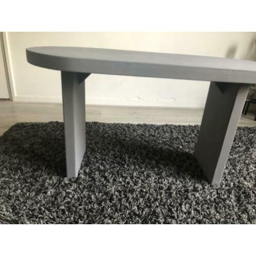 Grijze Ovale bijzet / salon tafel