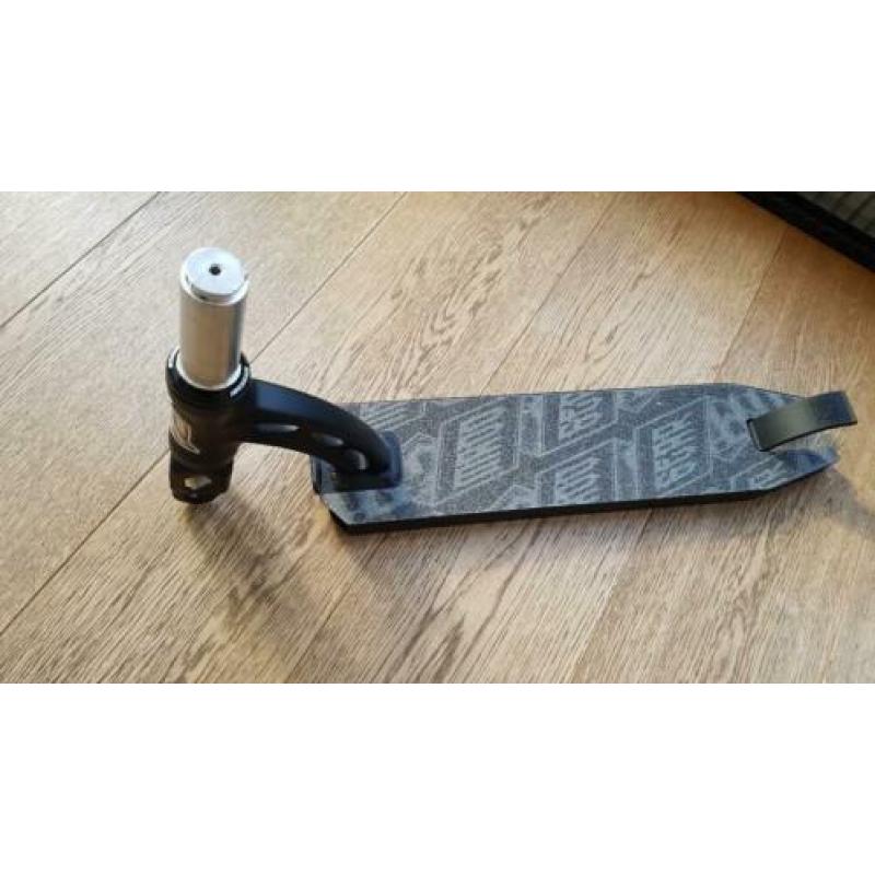 Mgp vx5 team stuntstep deck met fsa headset + mgp vork zwart