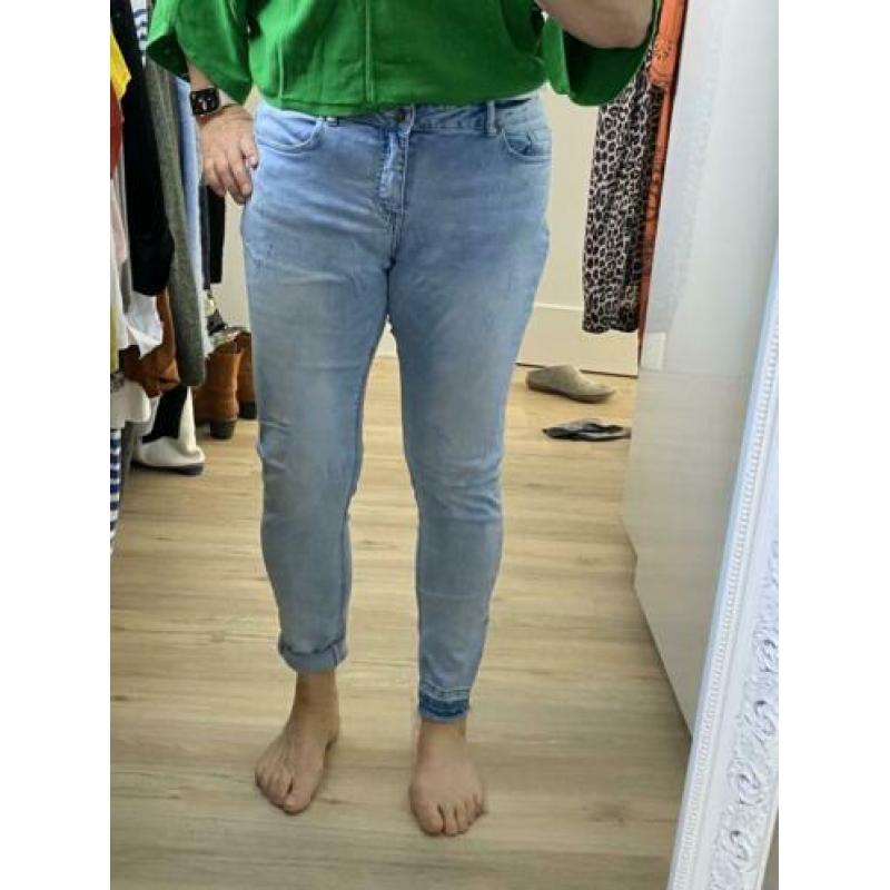 Eksept jeans skinny, mt 33, rafelige onderkant. Strech!