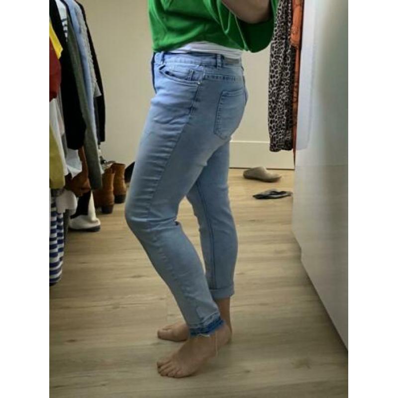 Eksept jeans skinny, mt 33, rafelige onderkant. Strech!