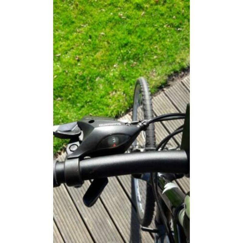 Stevens zwarte fiets 61 cm. Met 24 versnellingen