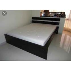 Bed 160x200 met 2 verstelbare lattenbodems en 2 matrassen