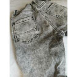 Zara - korte grijze spijkerbroek en shirt New York maat 128