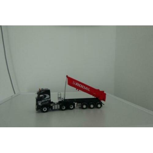 Volvo fh Van den Bergh Transport met Rodal kippertrailer.
