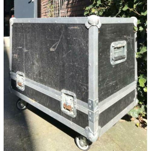 Flightcase maat 70,5x39x47cm inwendig