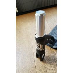 Mgp vx5 team stuntstep deck met fsa headset + mgp vork zwart