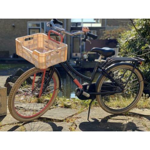 Meisjes fiets, Batavus CNCTD. Mat-zwart met roze.