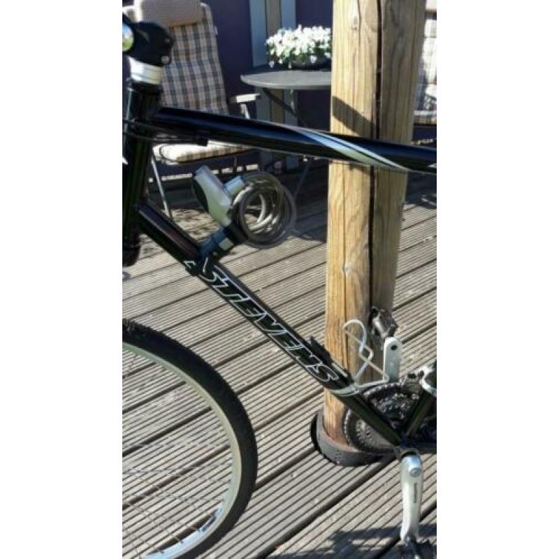 Stevens zwarte fiets 61 cm. Met 24 versnellingen