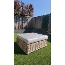 Rotan hoker/tafel