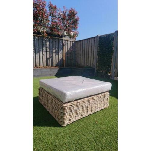Rotan hoker/tafel