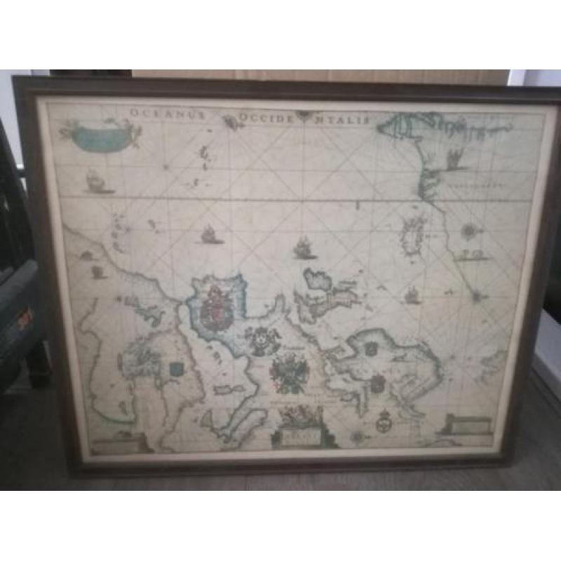 klassieke wereldkaart in houten lijst