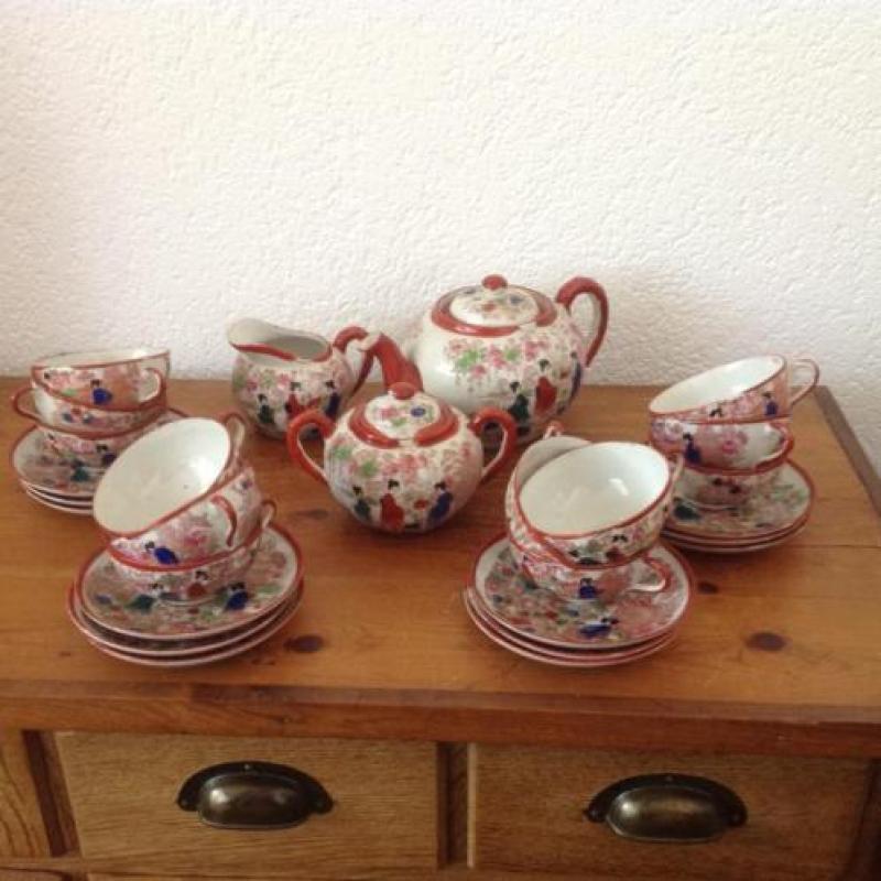 gaaf antiek Chinees theeservies met 12 kop en schotels