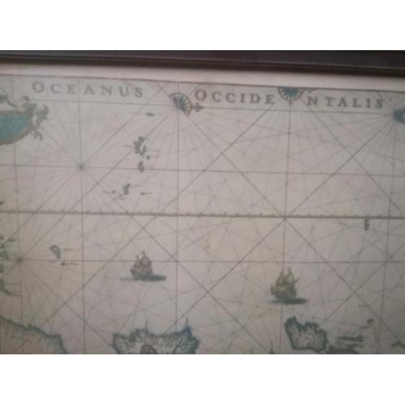 klassieke wereldkaart in houten lijst