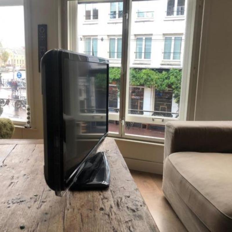 Mooie Philips Ambilight 32 inch (81 cm) LCD televisie