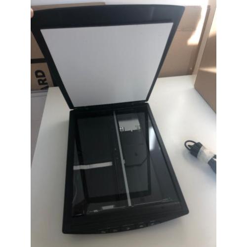 Canon CanoScan LiDE 220 scanner