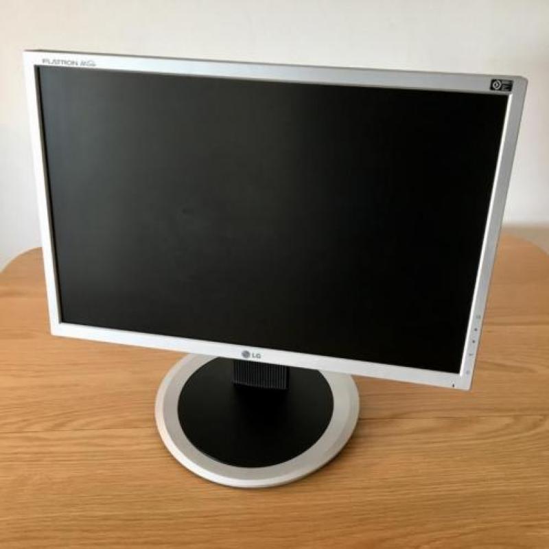 LG Flatron 19" Wide LCD Monitor L194WT