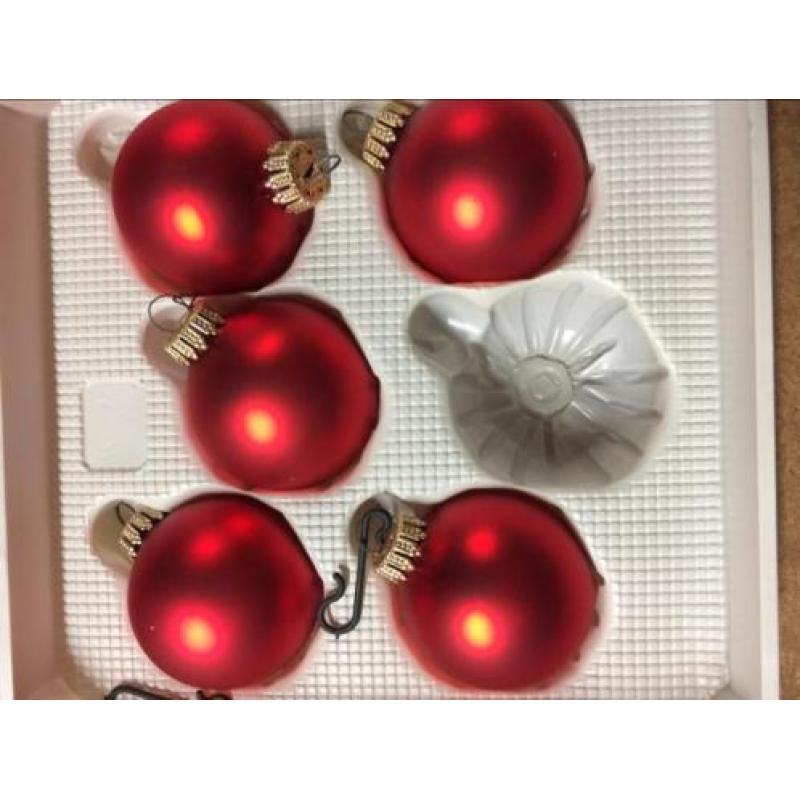 13 oude kerstballen en klokjes uit glas rood