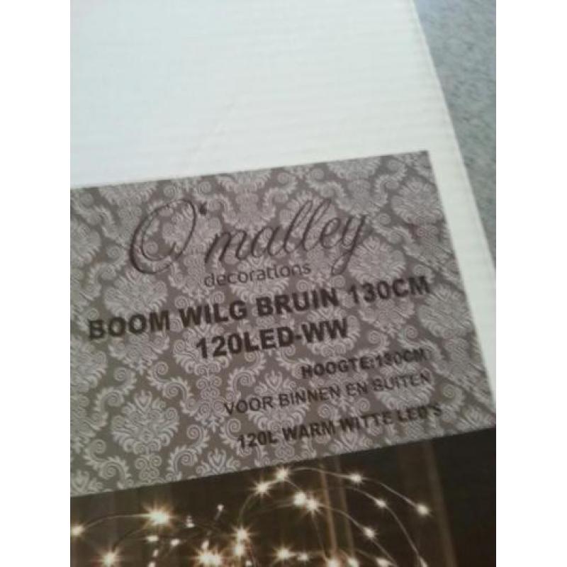 kerstspullen en boom wilg