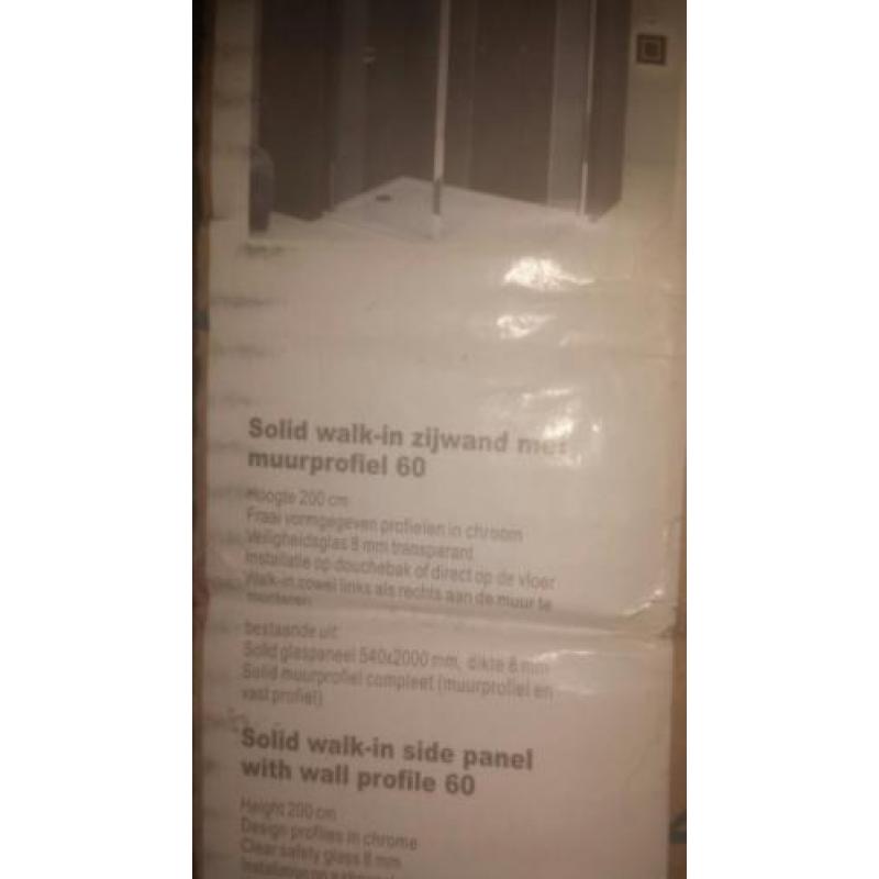 3 douchewanden met chromen rand voor een inloopdouche