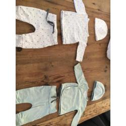 Moppies twee setjes maat 50