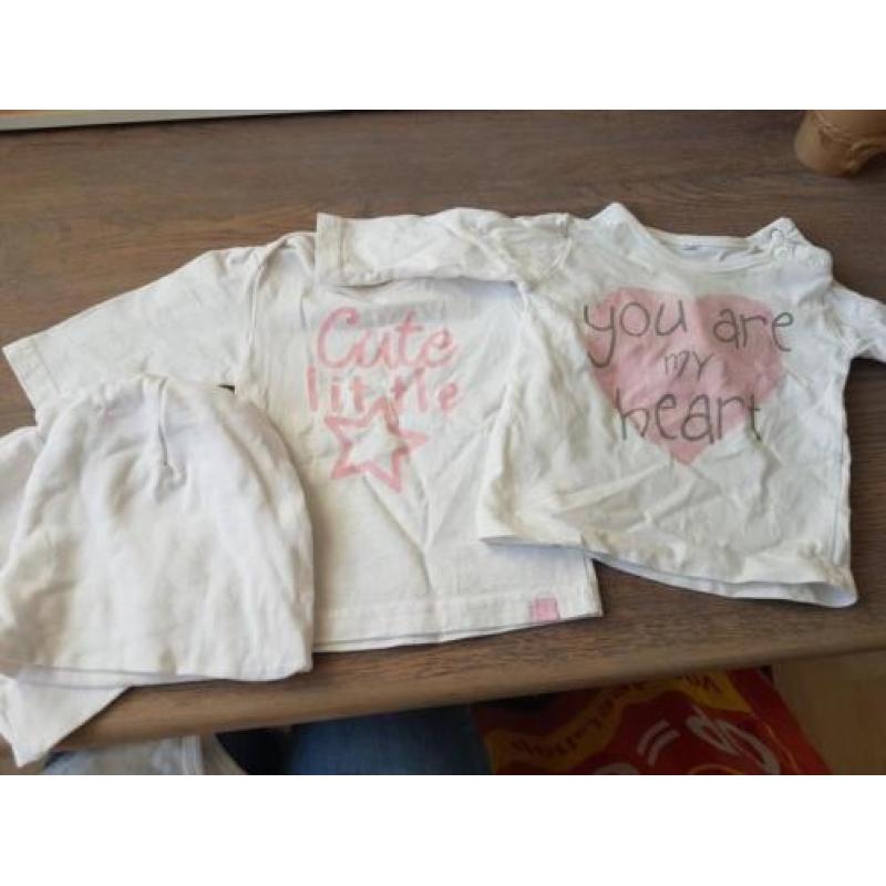 Maat 50/56 2 shirtjes en 2 mutsjes