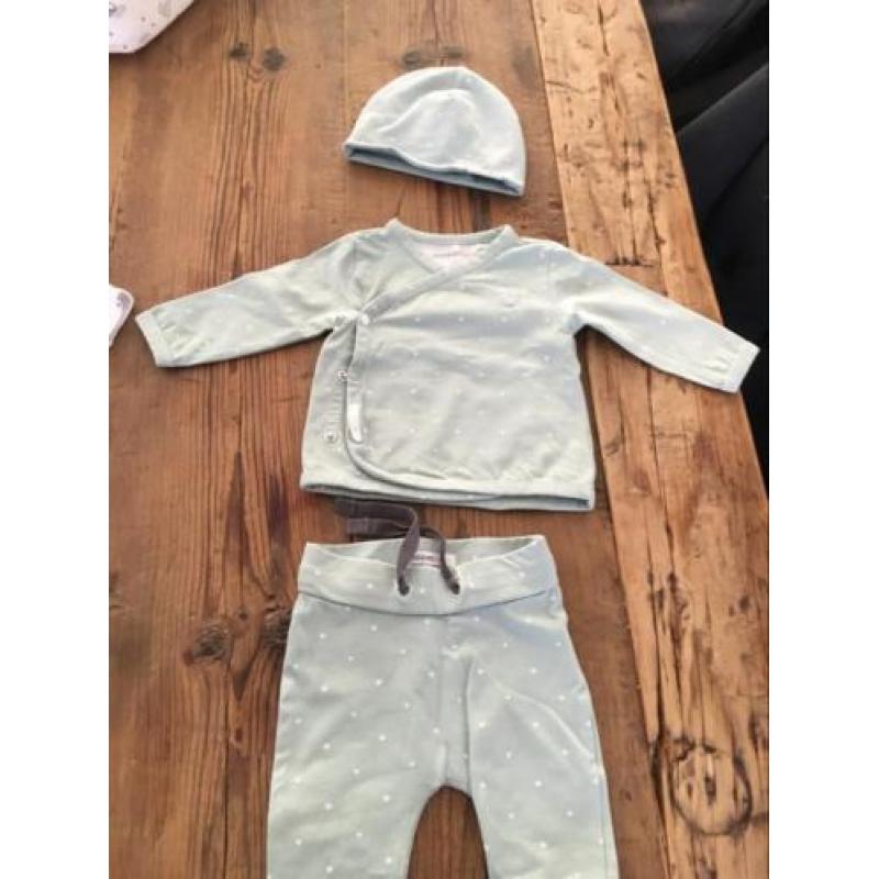 Moppies twee setjes maat 50