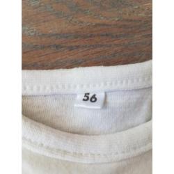 Maat 50/56 2 shirtjes en 2 mutsjes