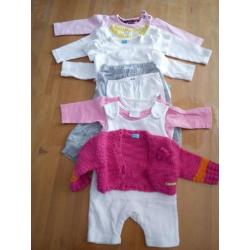 pakket meisjes babykleding maat 50/56 (8 stuks)