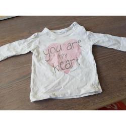 Maat 50/56 2 shirtjes en 2 mutsjes